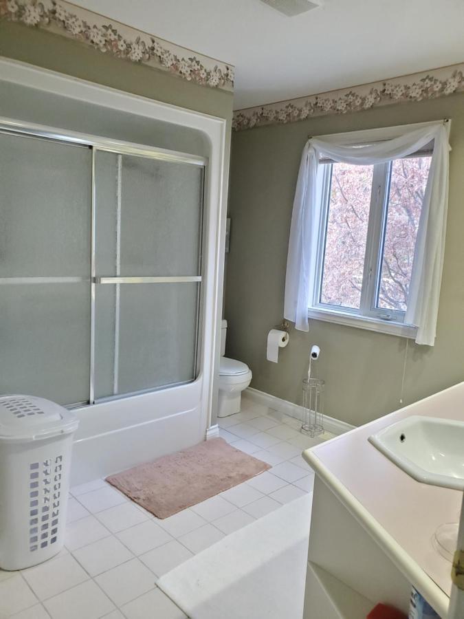 Lakeview House With 4 Rooms Kelowna Near Downtown & Knox Moutain Kültér fotó