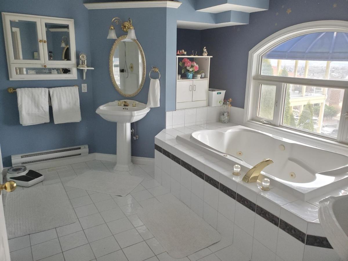 Lakeview House With 4 Rooms Kelowna Near Downtown & Knox Moutain Kültér fotó