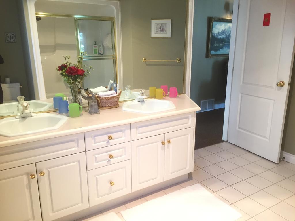 Lakeview House With 4 Rooms Kelowna Near Downtown & Knox Moutain Kültér fotó